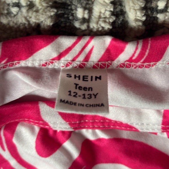 Long sleeve crop top, great for casual wear or dance. - Picture 2 of 4